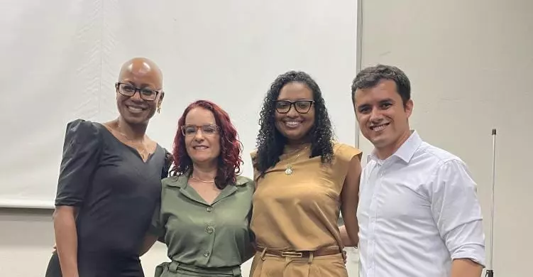 Debate na Fapam destaca livro sobre racismo, feminismo e privilégios